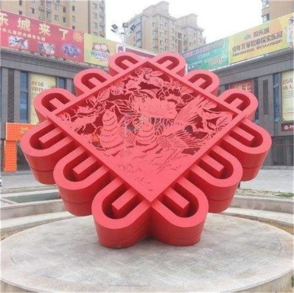 中國結雕塑.jpg 中國結雕塑.jpg